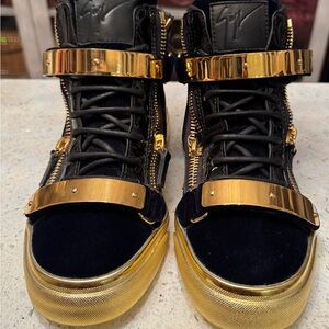 BRAND NEW NEVER BEEN WORN Black & Gold Giuseppe Zanotti High Top sneakers